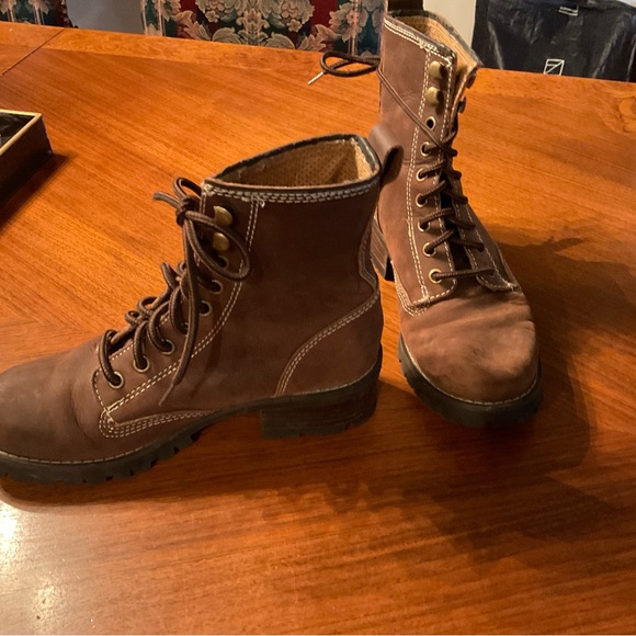 Boots - Picture 2 of 5